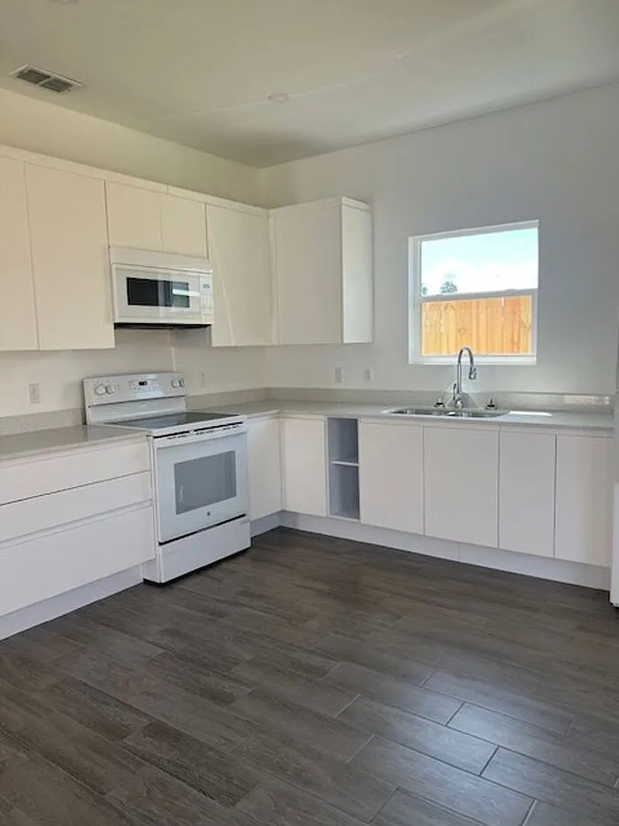 2 bed, 2.0 bath, $995 — Photo 2