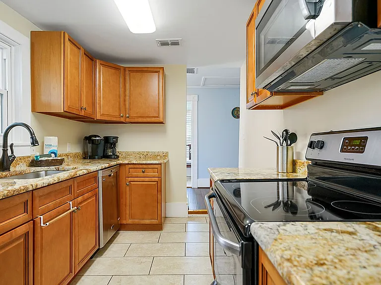 14 Sanchez Ave — Photo 36