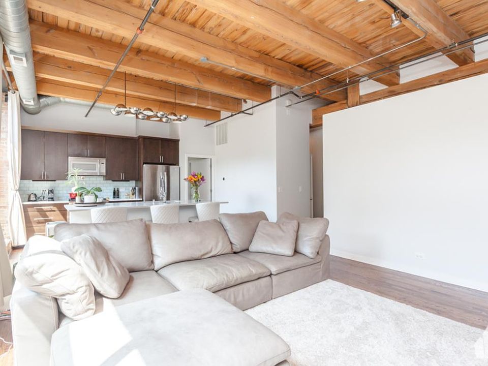 1st image of 1748 N Wolcott Ave #108