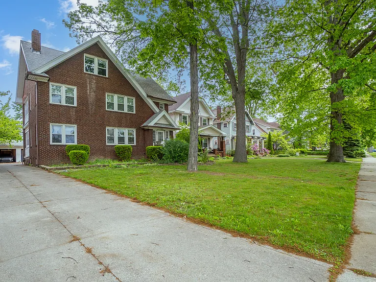16700 Clifton Blvd #3 — Photo 20