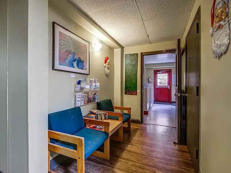 Sullivan Terrace Apartments — Photo 17