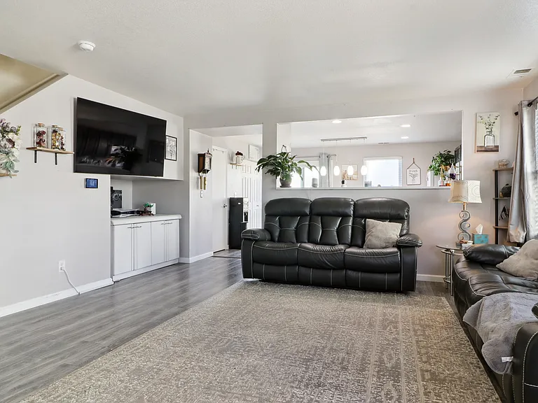 765 Mockingbird St — Photo 3