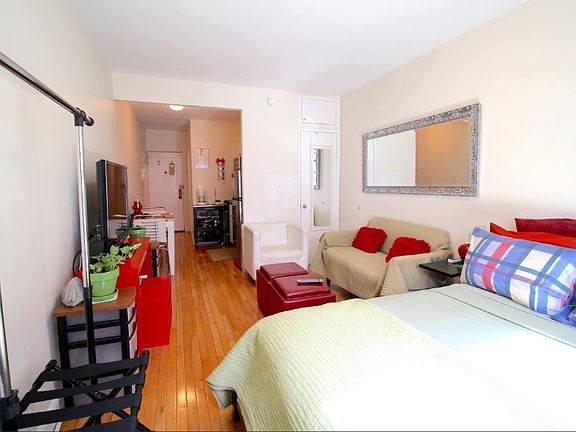 3rd image of 312 W 23rd St #2MM