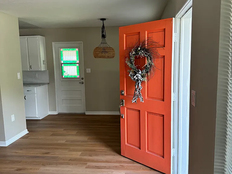 1514 Doreen Ave — Photo 3