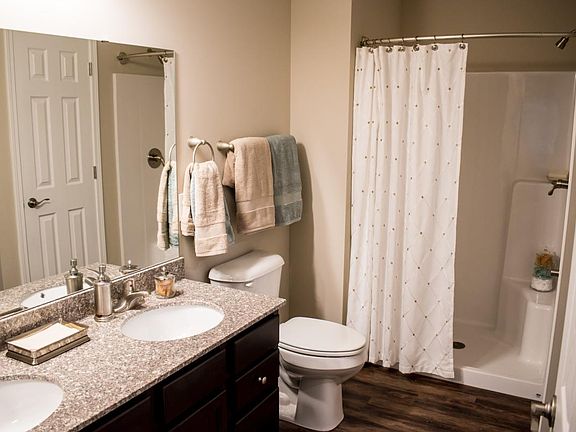 Walk-in shower in the MBA