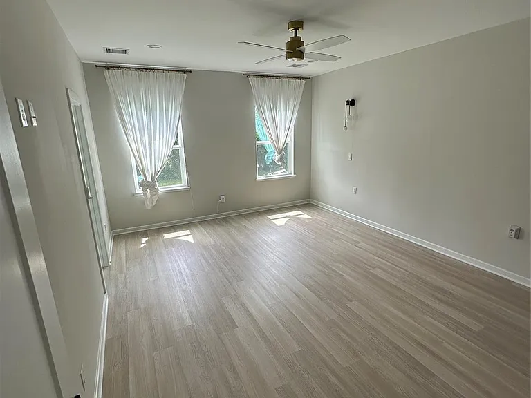 2032 W Tidwell Rd — Photo 10
