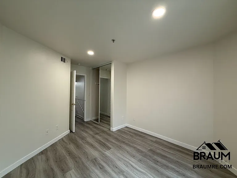 7323 WINNETKA — Photo 22