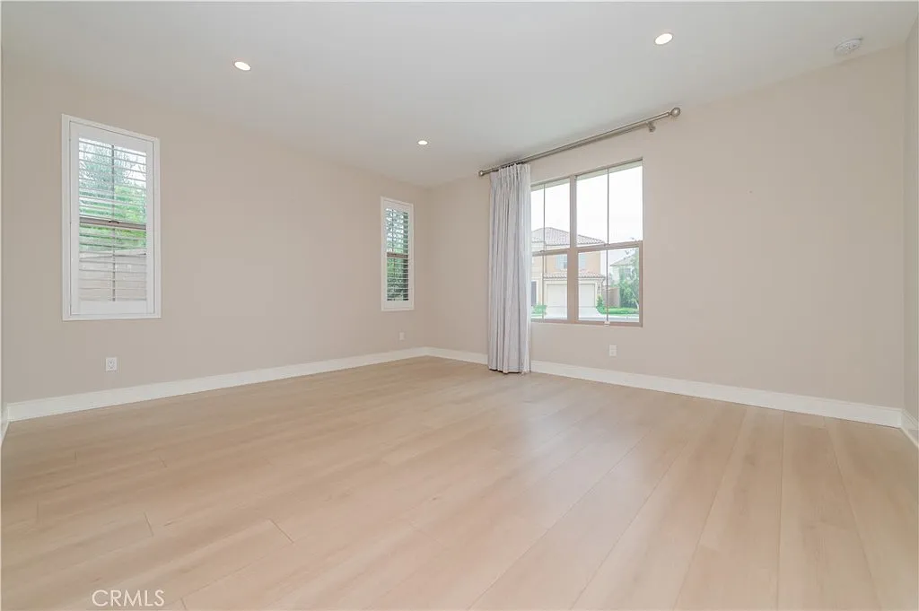4 bed, 3.5 bath, 3349 sqft, $8,000 — Photo 3