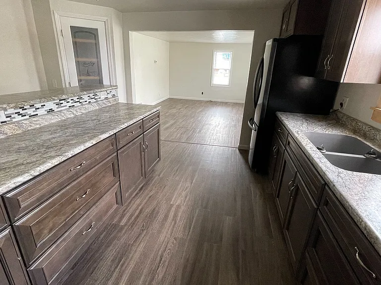 203 Highridge Ave — Photo 2