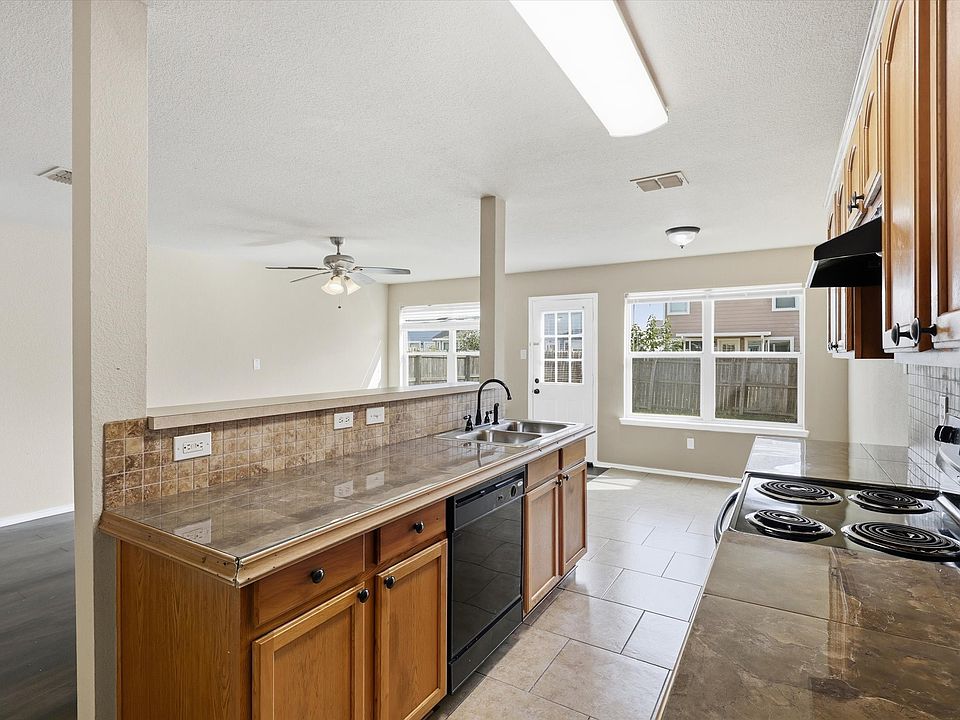 1st image of 10713 Many Oaks Dr