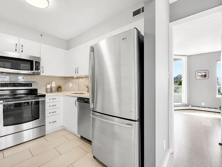 1438 W 7th Ave — Photo 5