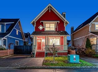 270 Holly Ave, New Westminster, BC V3M 0B3