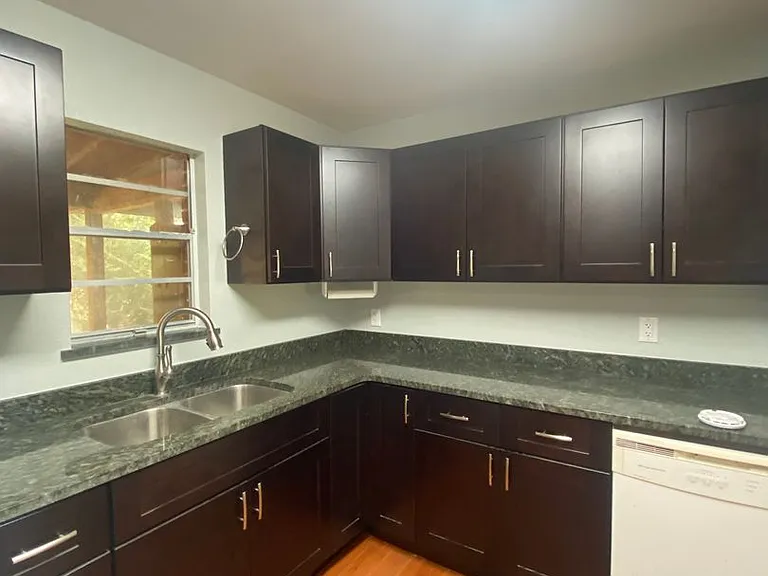 2516 McArthur St — Photo 14