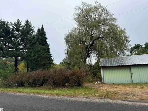 6278 N 11th Rd, Mesick, MI 49668
