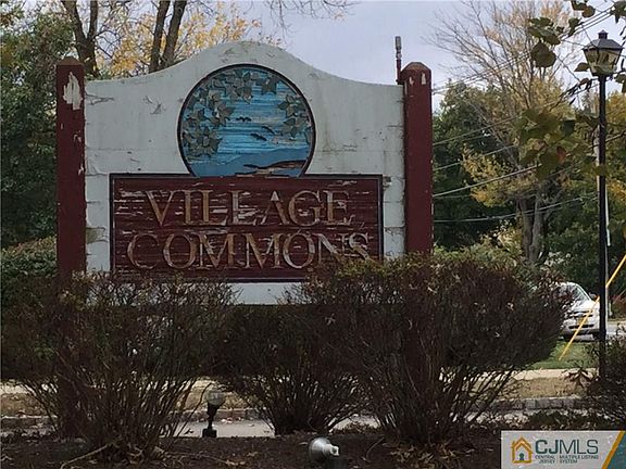 4th image of 212 Village Cmns #212