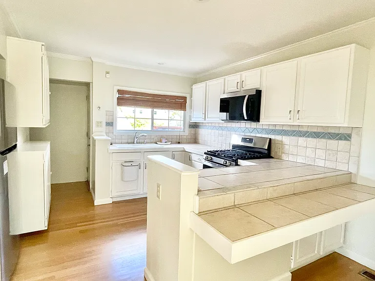 211 Cambridge Ave — Photo 10
