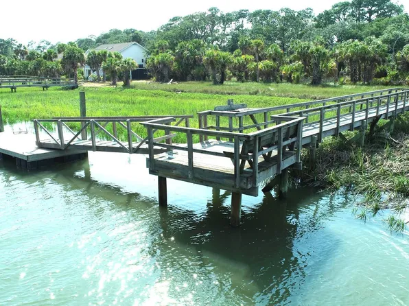 352 Wahoo Dr, Saint Helena Island, SC 29920