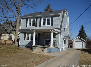 39 Farnham St SE, Kentwood, MI 49548