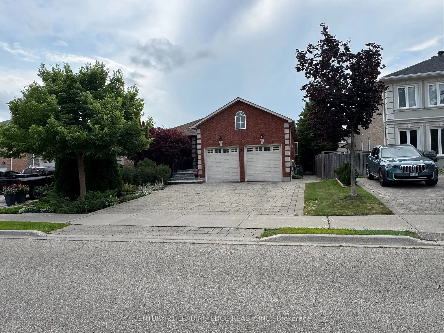 3 bed, $2,300 — Photo 2