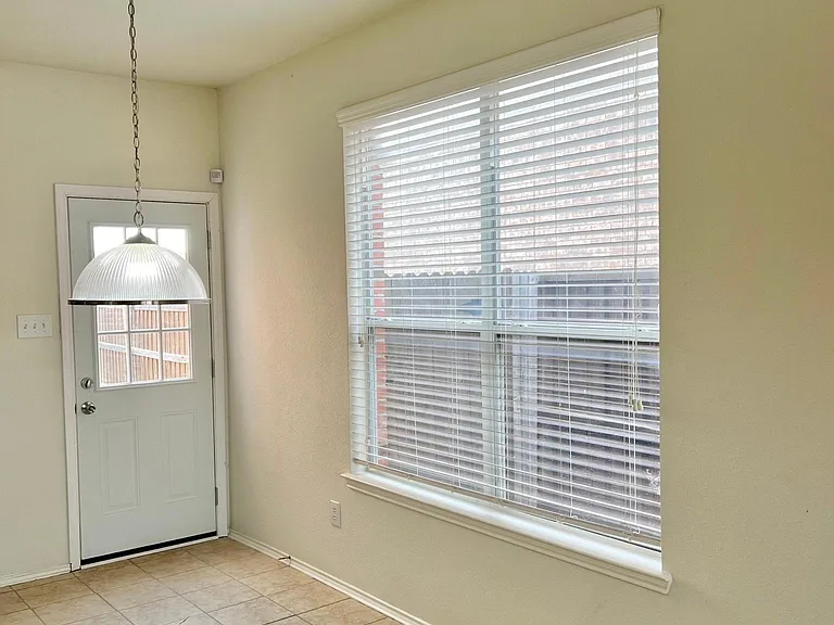 925 Jamie Dr — Photo 17