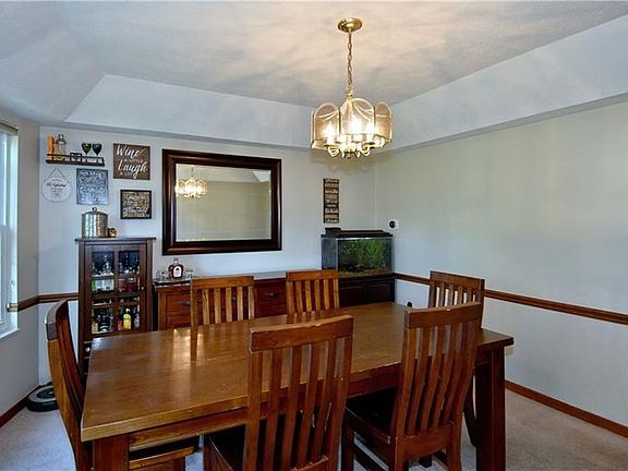5th image of 590 Bruton Dr