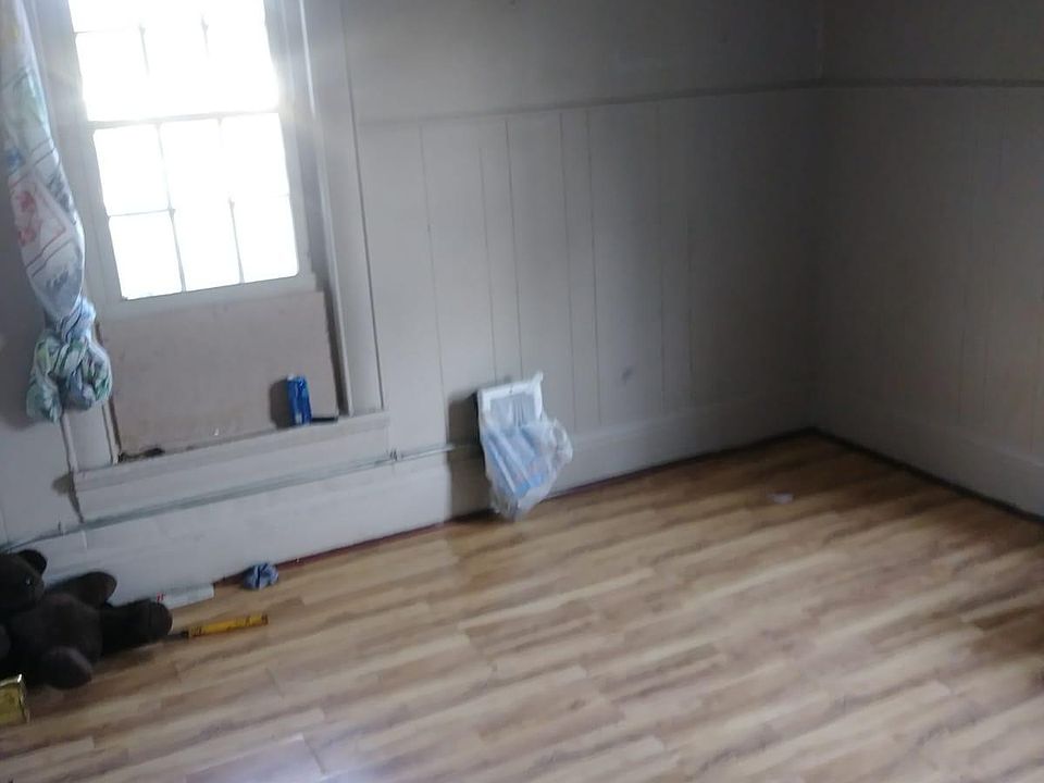 2nd image of 1220 S Market St
