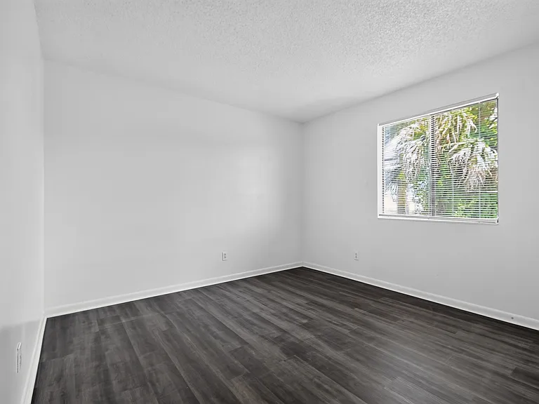 451 Mercury Ave SE #201 — Photo 4