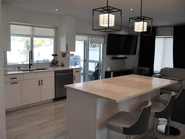 5505 SW 9th St — Photo 20