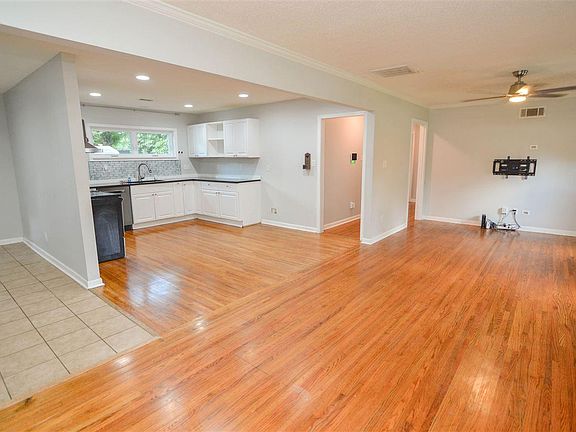 5th image of 4686 E Mallory Ave