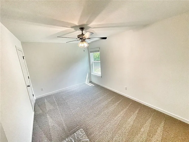 591 Cresswell Dr — Photo 16