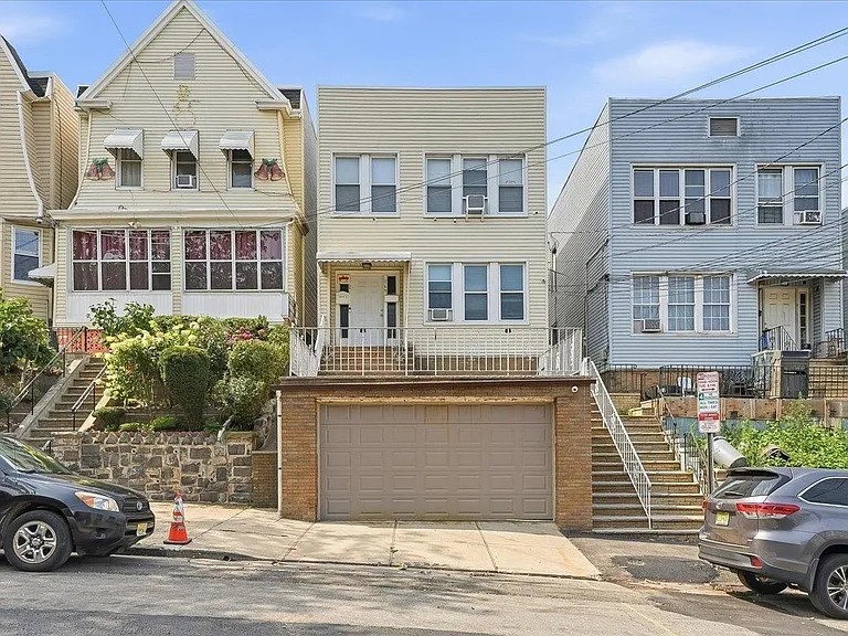 169 Zabriskie St #1 — Photo 34