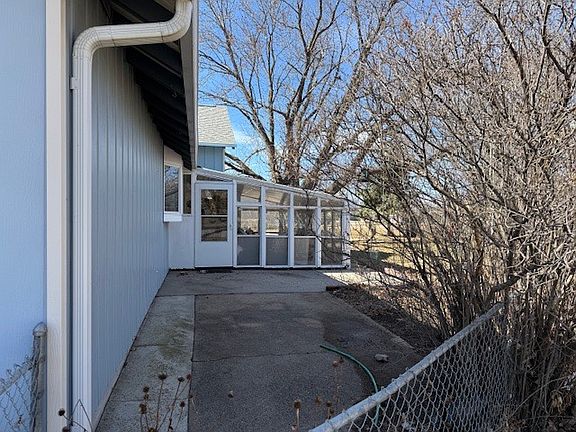 5th image of 902 E Hynes Ave