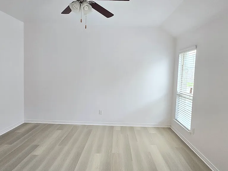 2625 Hillrich Dr — Photo 10