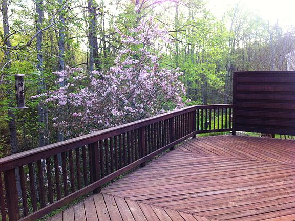 Back Upper Level Deck Right