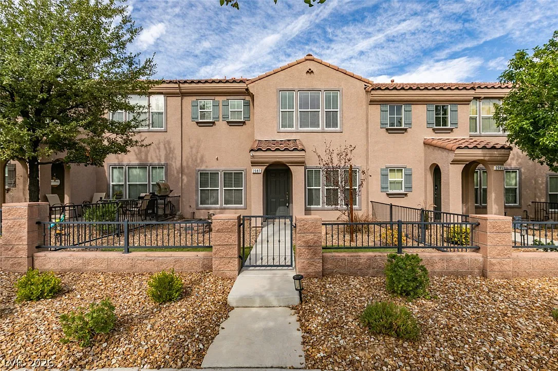 3 bed, 2.5 bath, 1445 sqft, $2,050 — Photo 1