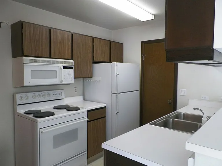 1305 Kirkwood Dr #204 — Photo 2