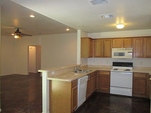 3rd image of 719 Hallvale Dr