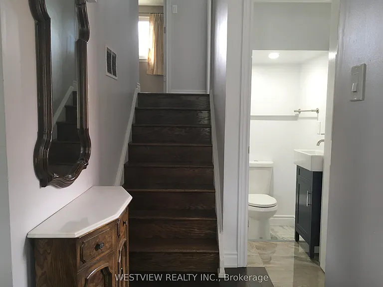 19 Coxworth Cres — Photo 15