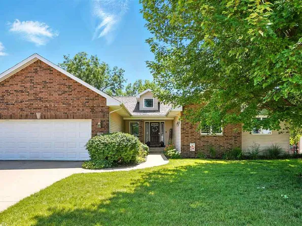 275 W Goldfinch Dr, Tiffin, IA 52340