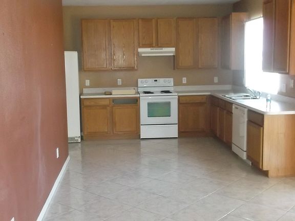2nd image of 3754 Thayer Ln