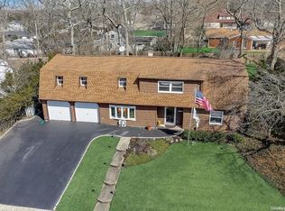 9 Lehigh Ln, Farmingville, NY 11738