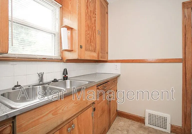 14210 Athens Ave — Photo 24