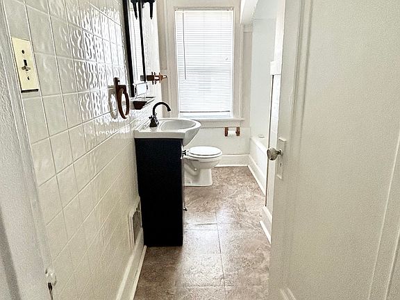5th image of 3825 Wayne Ave APT 3