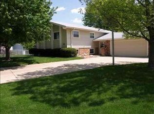 14205 Woolworth Cir, Omaha, NE 68144