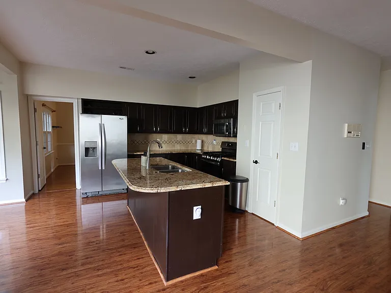 401 Rock Creek Ct — Photo 6