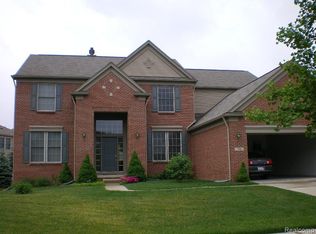 768 Enchantment Dr, Rochester Hills, MI 48307