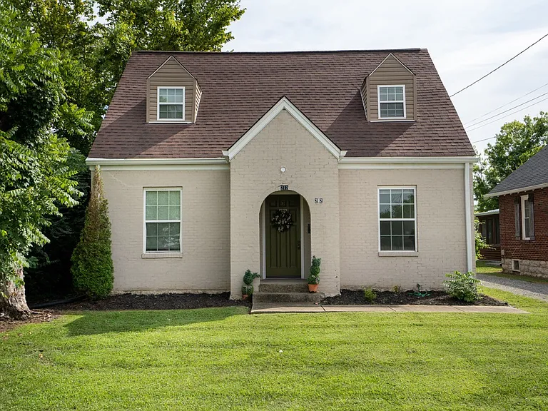 212 Cumberland Dr — Photo 1