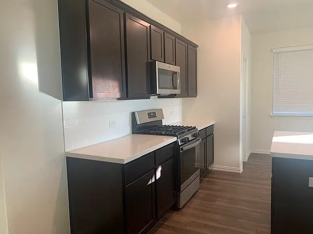 408 Hackberry St — Photo 17