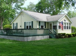 10 Attawanhood Trl, Old Saybrook, CT 06475