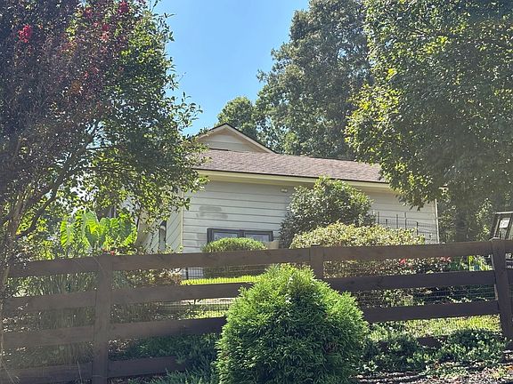 2nd image of 1090 Chartley Dr SW